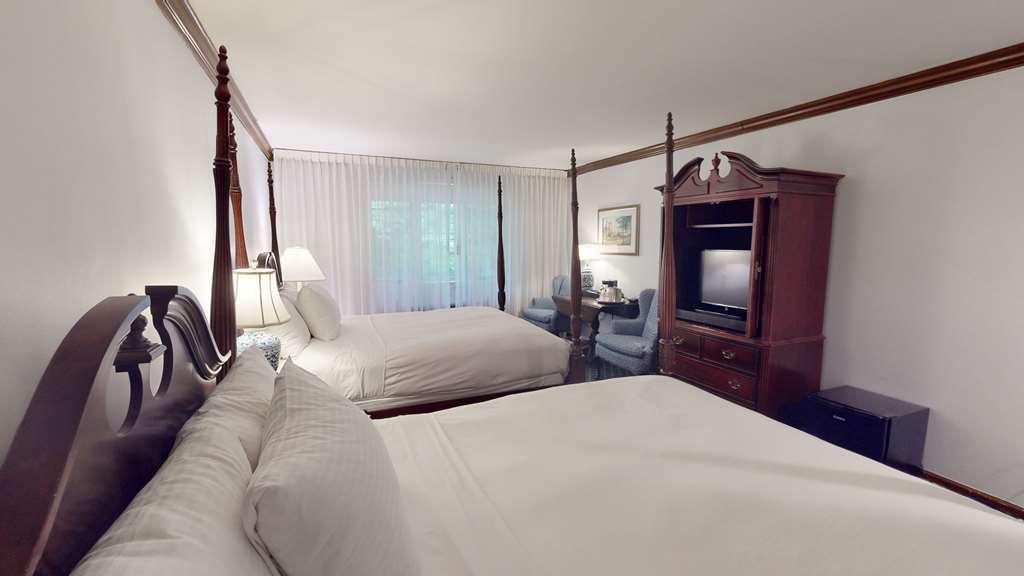 Avon Old Farms Hotel Room photo