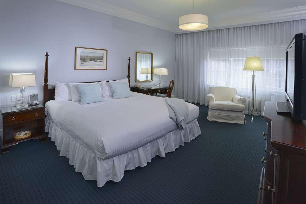 Avon Old Farms Hotel Room photo