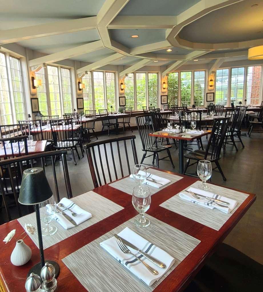 Avon Old Farms Hotel Restaurant photo